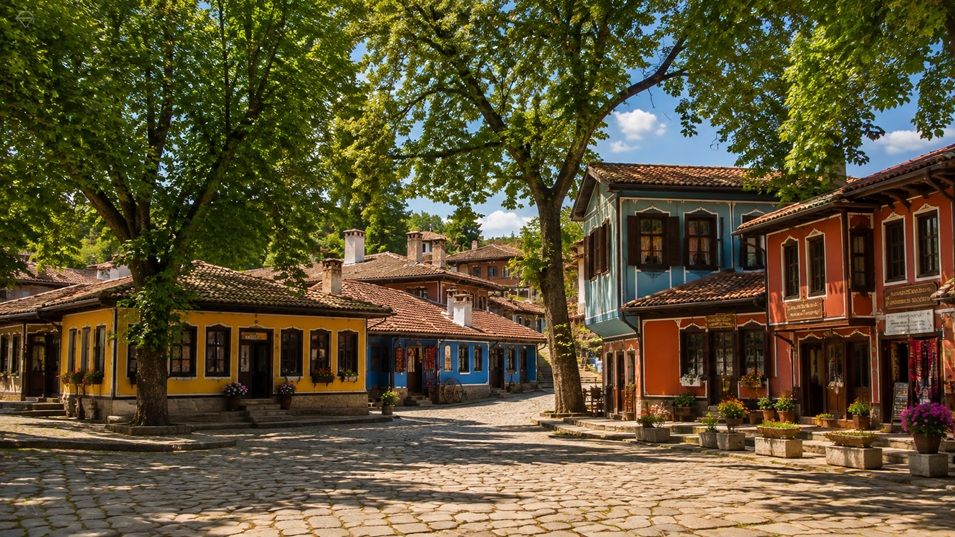 Калдъръмен площад и възрожденски къщи в Копривщица